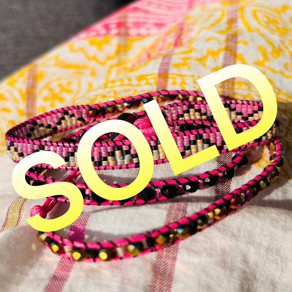 Triple Pyramide rose noir 